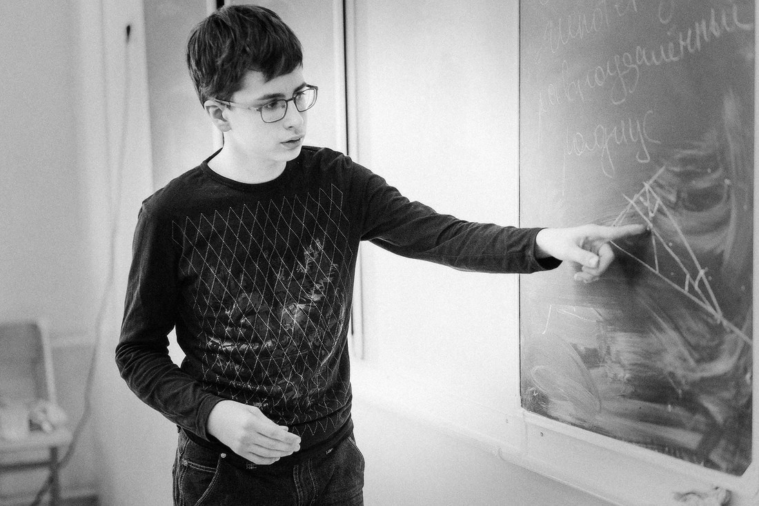 Фоторепортаж со школьного урока 4-го класса. Репортажный фотограф Борис Геер