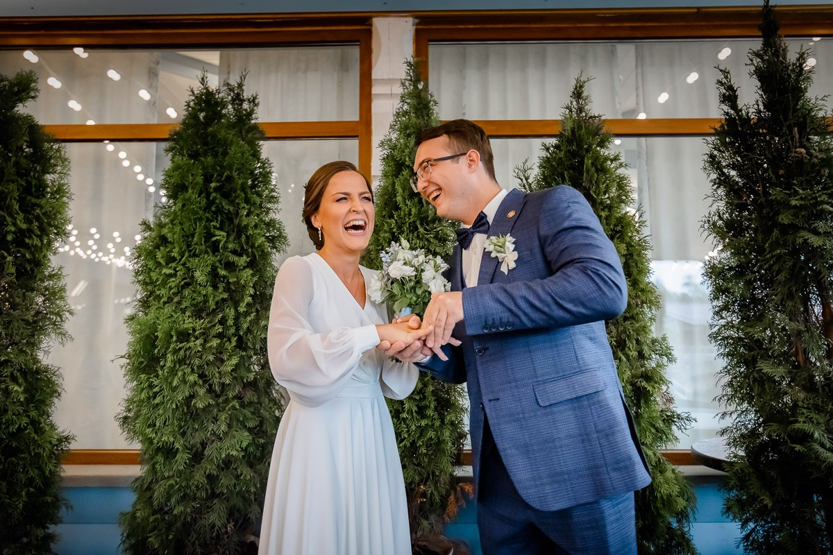 Свадебная фотосессия в ресторане. Свадебный фотограф в Санкт-Петербурге Антон Владимиров