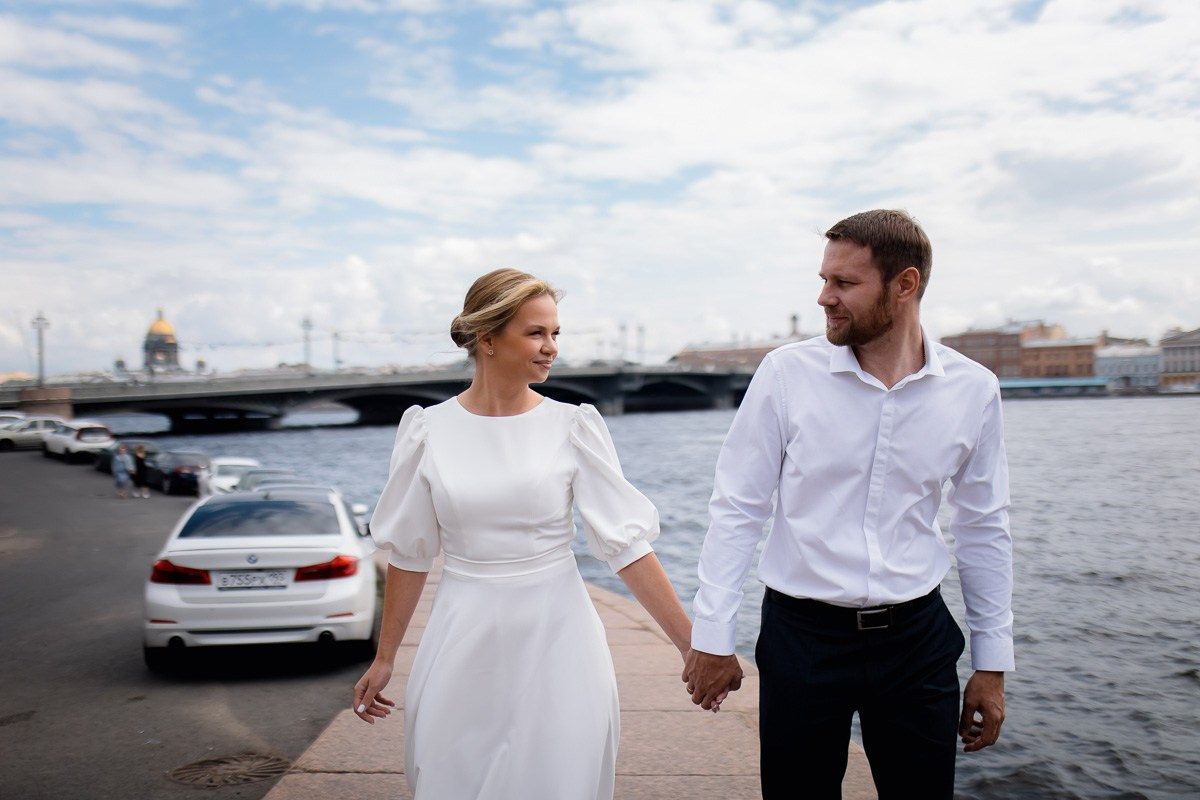 Свадебная фотосессия на улице. Свадебный фотограф в Санкт-Петербурге Антон Владимиров