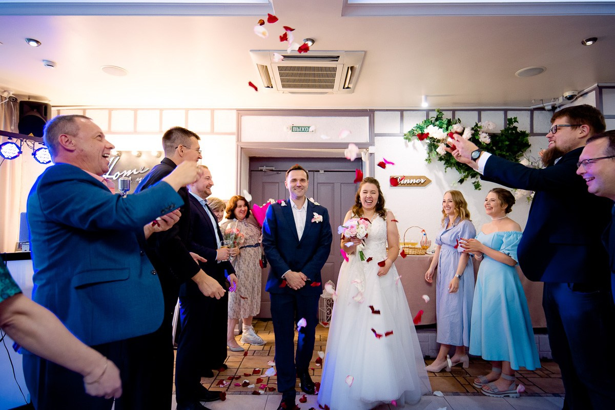 Свадебная фотосессия в ресторане. Свадебный фотограф в Санкт-Петербурге Антон Владимиров