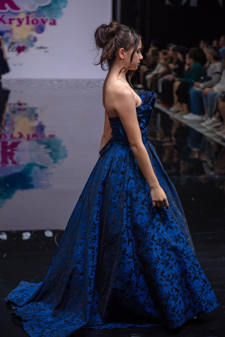 SochiFashionWeek2024 дизайнер Юлия Крылова. Семейный и коммерческий фотограф в Сочи Александр Бодунов