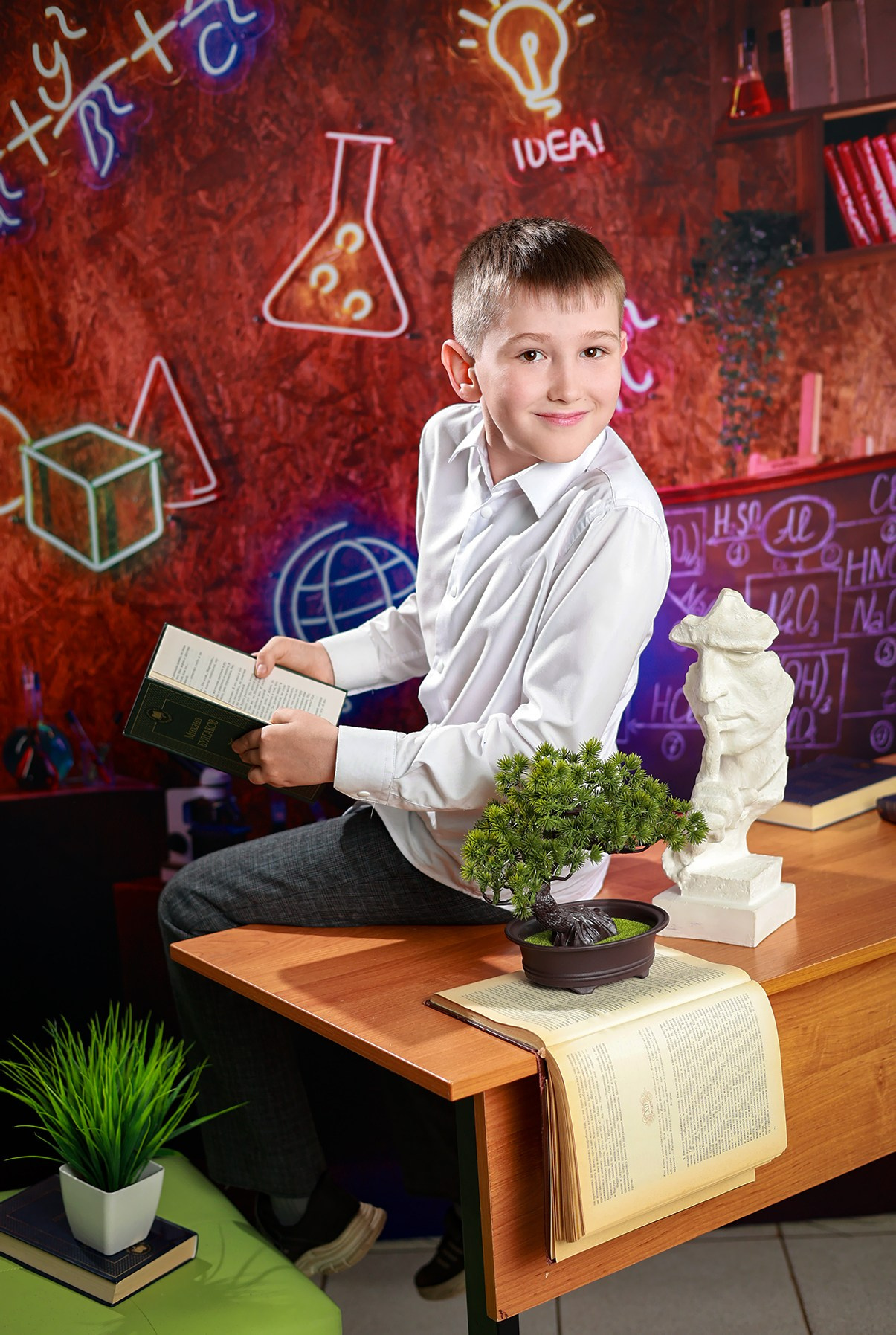 Неон формулы. Выпускные альбомы в Иваново в детский сад и школу. Александр и Светлана Янкины