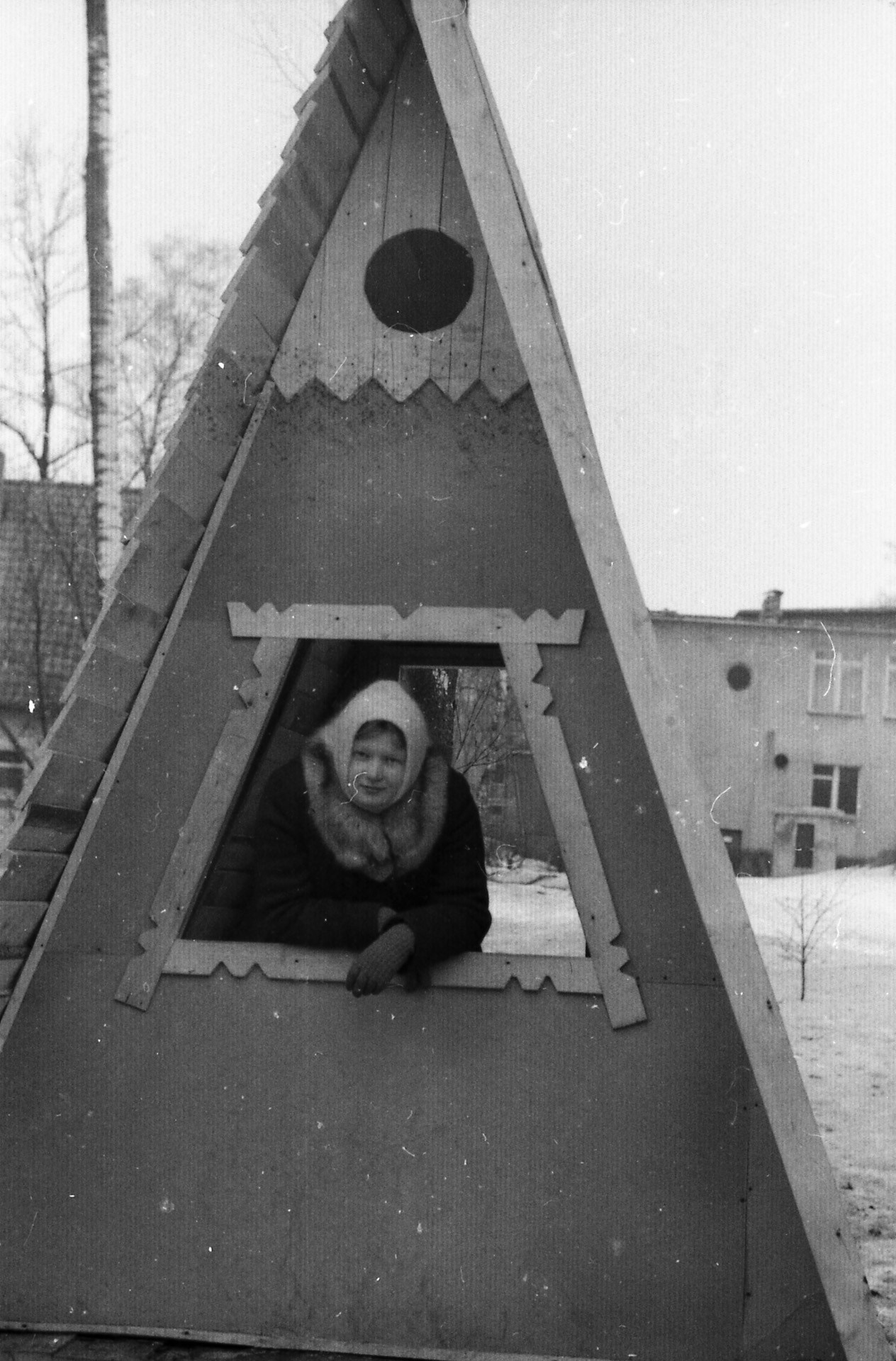 11 — Пинг-понг и зимнее побережье. Михаил Барановский