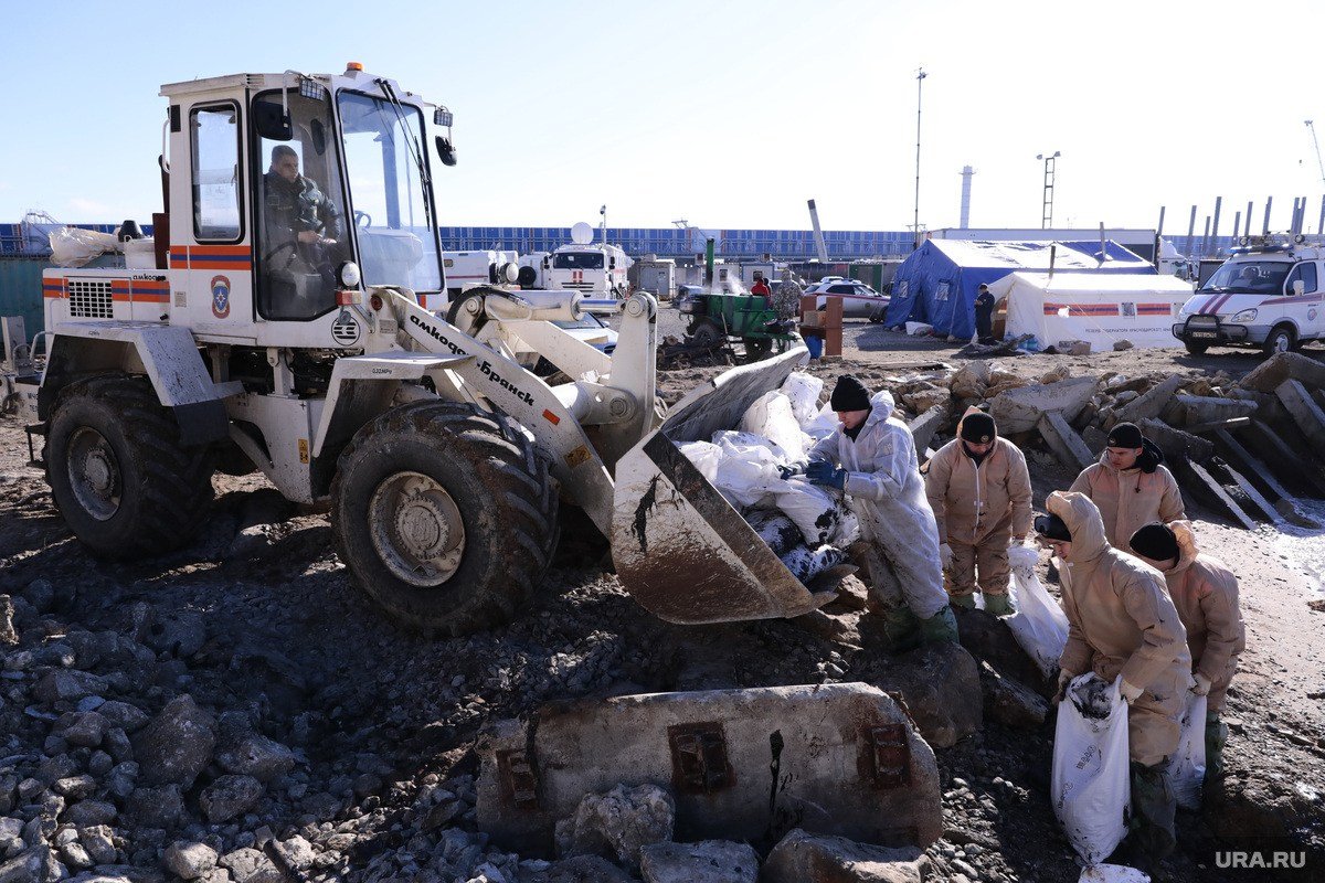 Разлив нефти в Чёрном море — 2025. Роман Наумов профессиональный фотограф