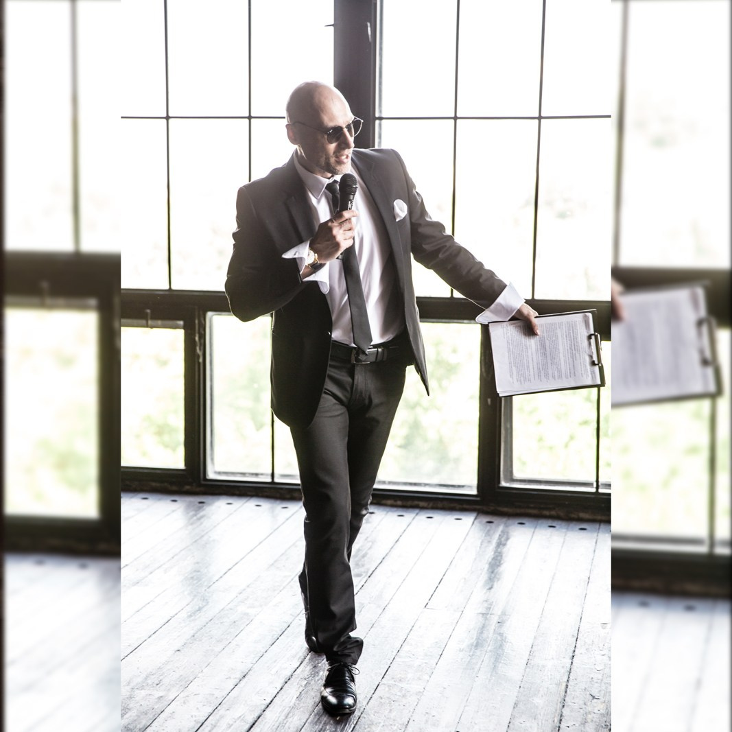 Ведущий на праздник в Москве / Денис Аганин