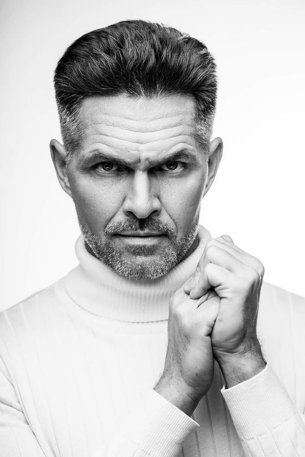 U-ray: Художественный чёрно-белый портрет. U-ray