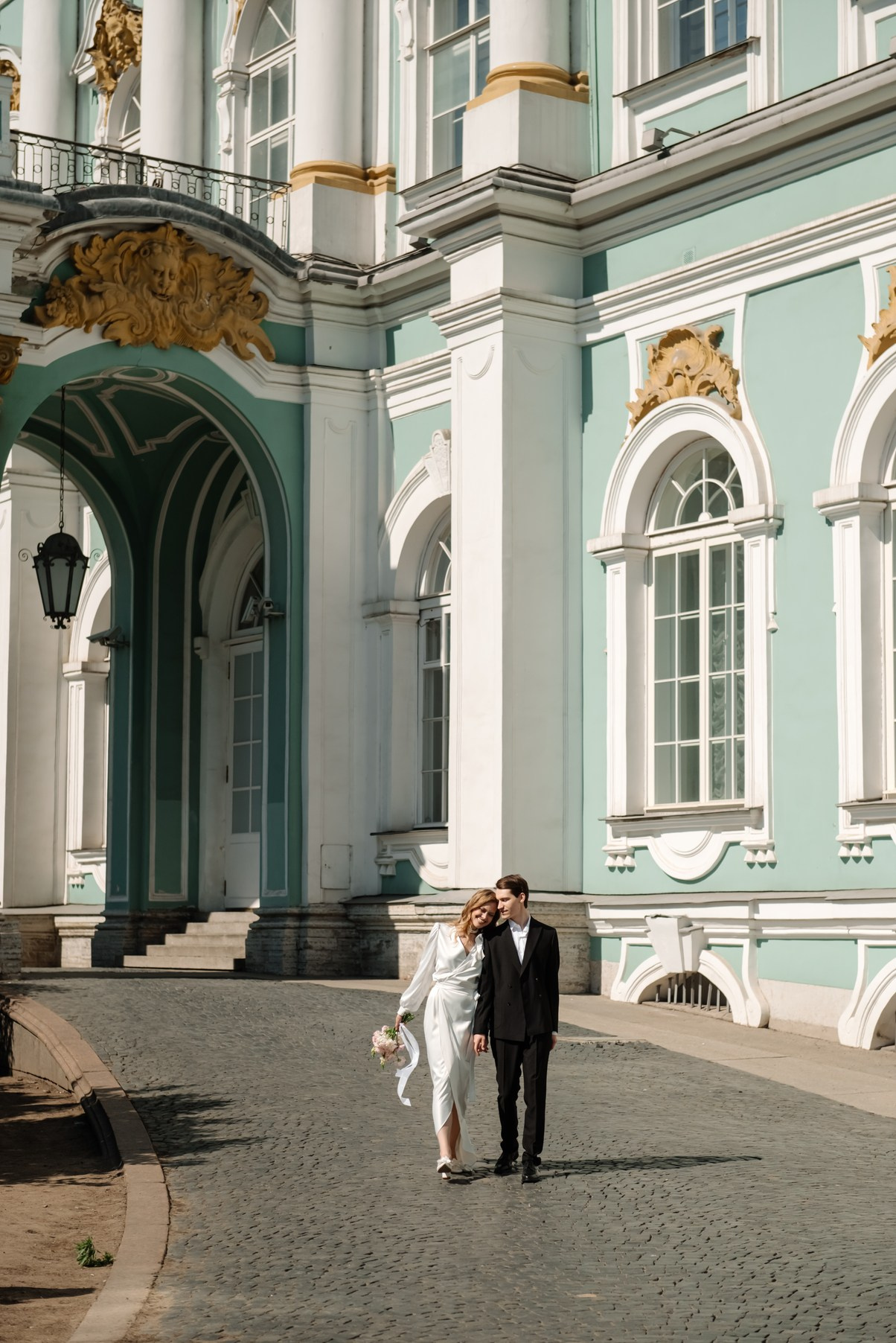 Прогулка у Эрмитажа. Свадебный и сеейный фотограф в Санкт-Петербурге Елена Худякова