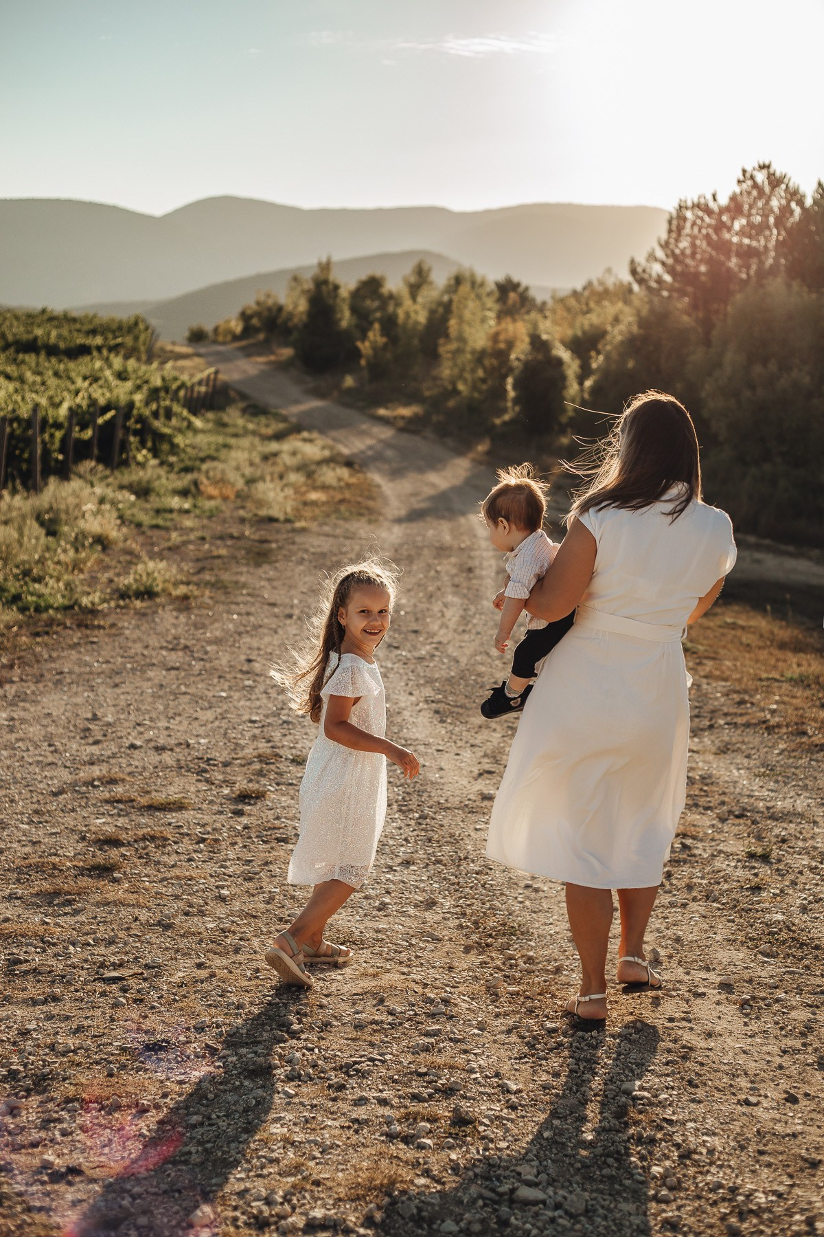 Сергей, Надя, Ульяна и Захарчик — домик виноградаря. Семейный фотограф Новороссийск, Анапа, Геленджик — Юлия Давыдова