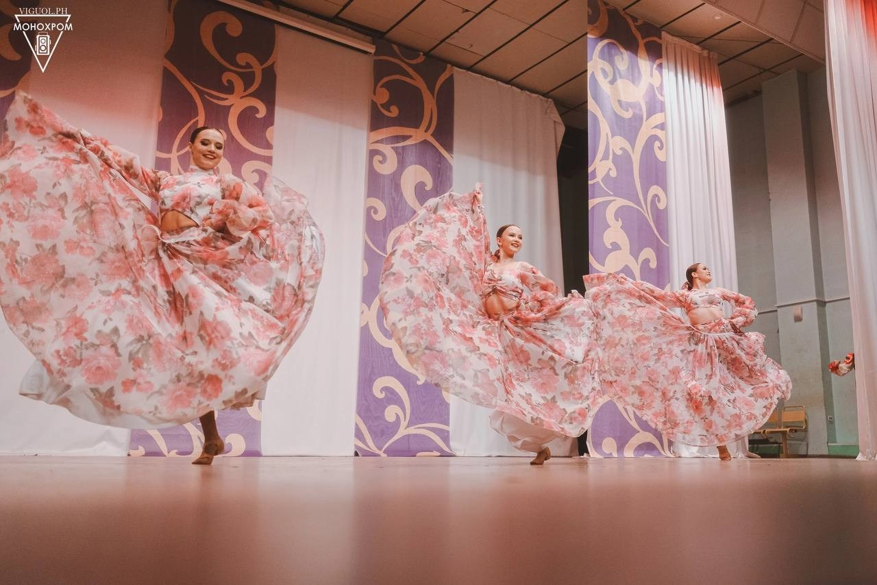 Выступления на сценах и уличных площадках. Танцевальная шоу-группа «GRANAT»