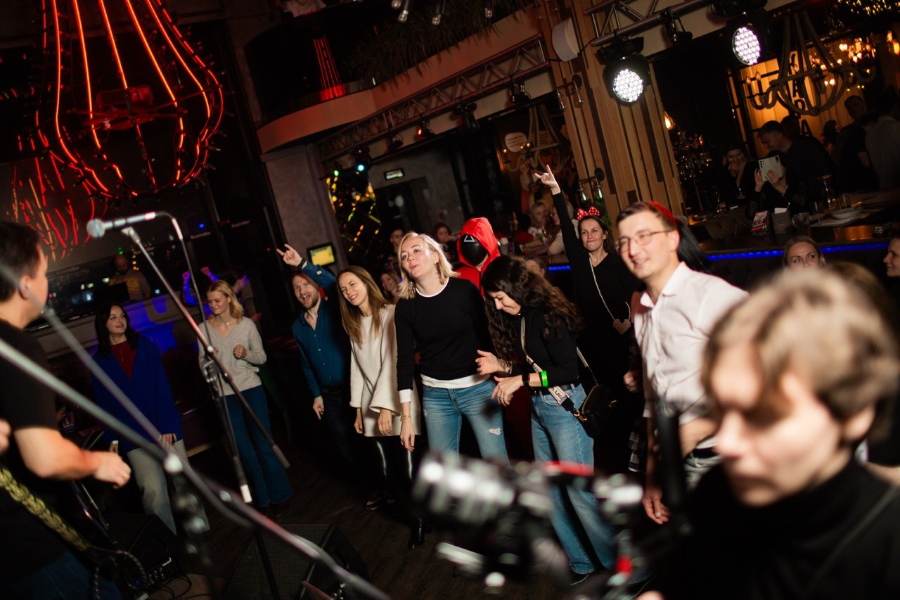 LЮSTRA bar 10.12.2025. Московская кавер-группа BankBand