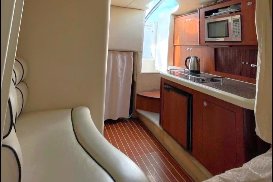 Катер Монтерей Аренда Яхты в Сочи Яхтанаморе YACHTNAMORE