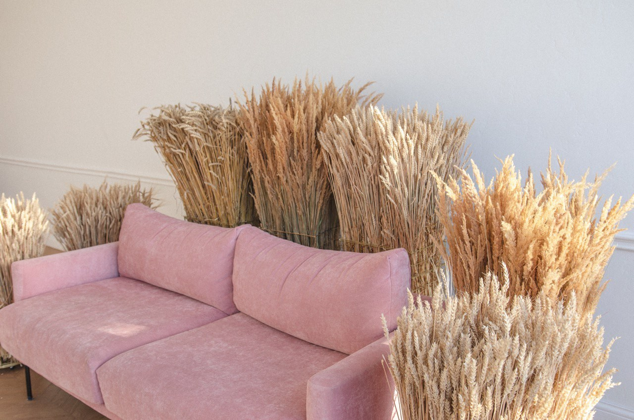 Maria stretching and beauty. Family, portrait, content photo in Costa Rica Evgeniya Besprozvannykh