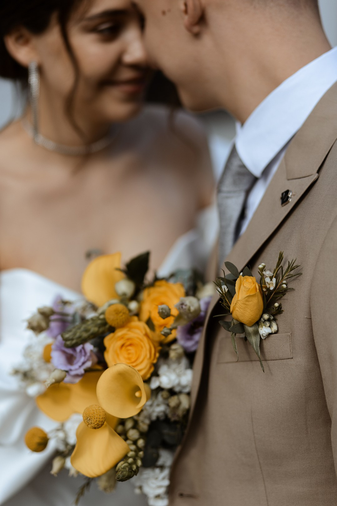  Любовные моменты возле Драматического театра