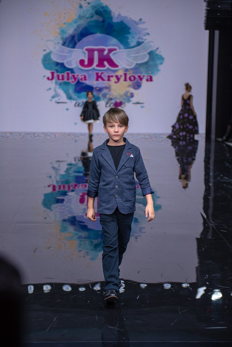 SochiFashionWeek2024 дизайнер Юлия Крылова. Семейный и коммерческий фотограф в Сочи Александр Бодунов