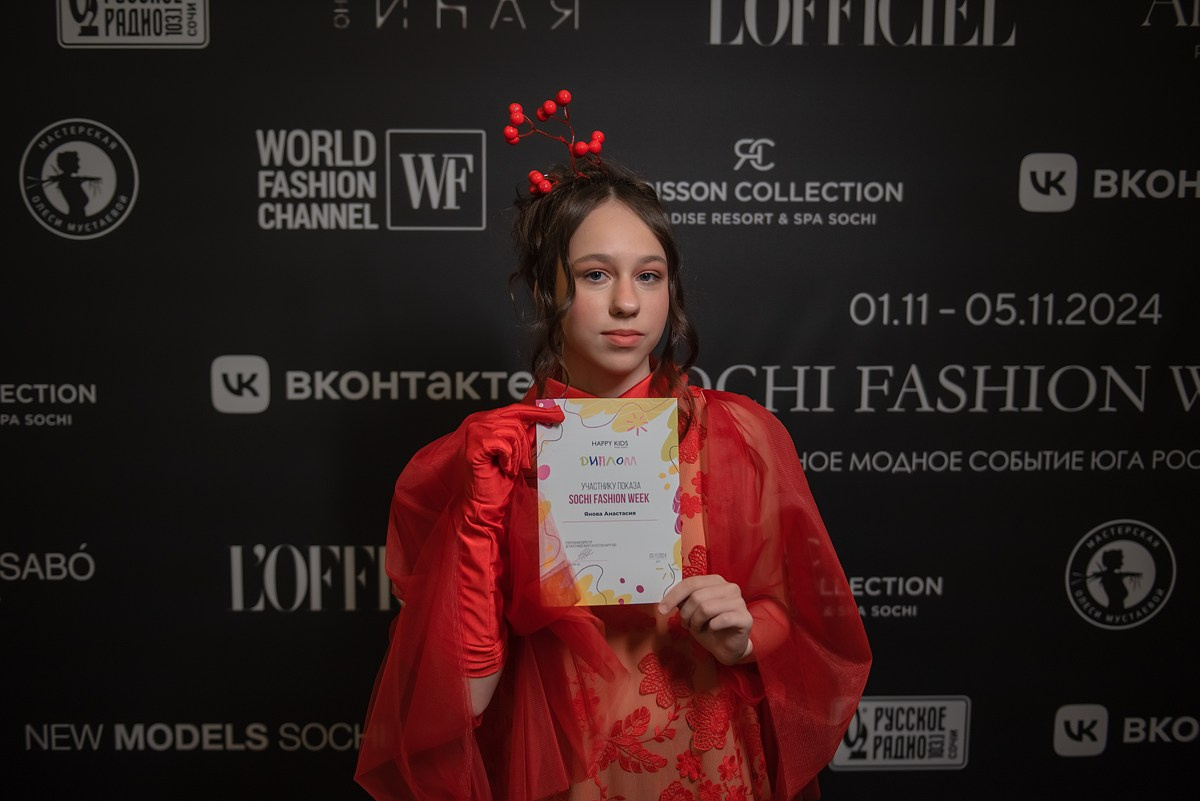 SochiFashionWeek2024 дизайнер Анохина Светлана. Семейный и коммерческий фотограф в Сочи Александр Бодунов