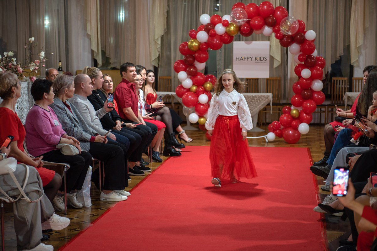 Выпускной в детской школе моделей HAPPYkids 2024. Семейный и коммерческий фотограф в Сочи Александр Бодунов