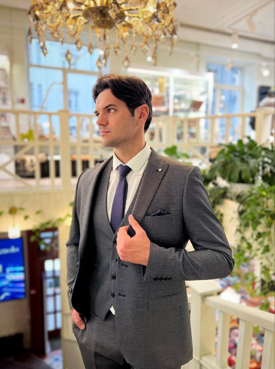 Александр, 190 см. KED Production — продакшн из СПб. Создаём фото, видео и контент, который помогает брендам и селлерам продавать больше