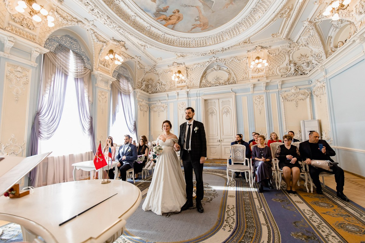 Свадебная фотосессия на улице. Свадебный фотограф в Санкт-Петербурге Антон Владимиров