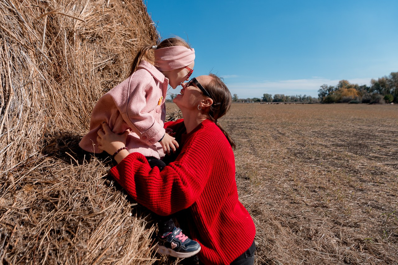 Семейная фотосессия в поле с Лошадками. Фотограф в Волгограде и Волжском Александр Горбань