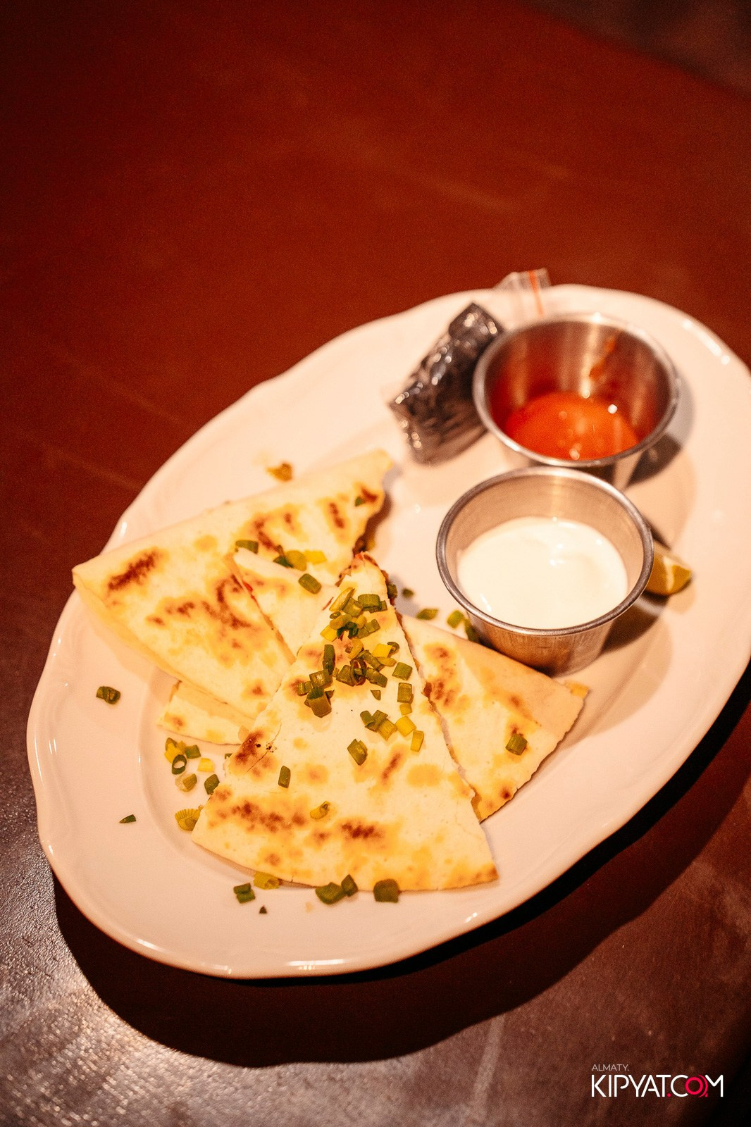 РЕСТО-БАР СКАНДАЛИСТЪ. КИПЯТКОМ АЛМАТЫ!