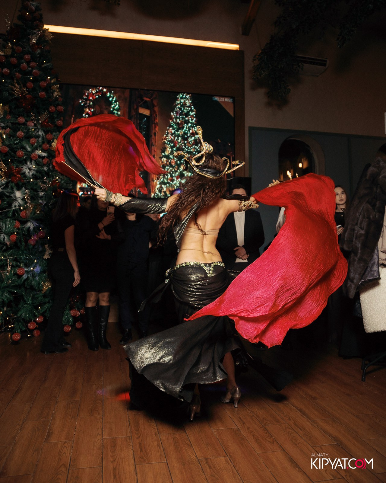 ГРУЗИНСКИЙ ДВОР НА КАБАНБАЙ БАТЫРА. КИПЯТКОМ АЛМАТЫ!