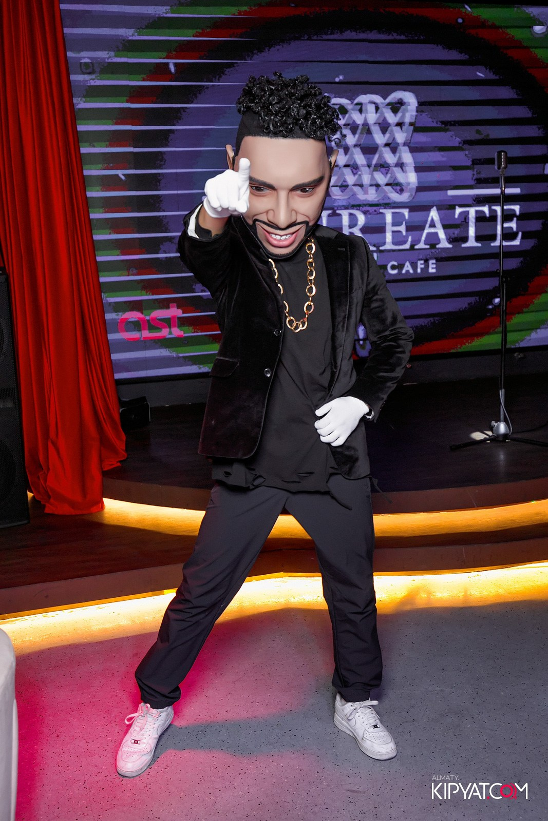 LAUREATE GRAND CAFE. КИПЯТКОМ АЛМАТЫ!