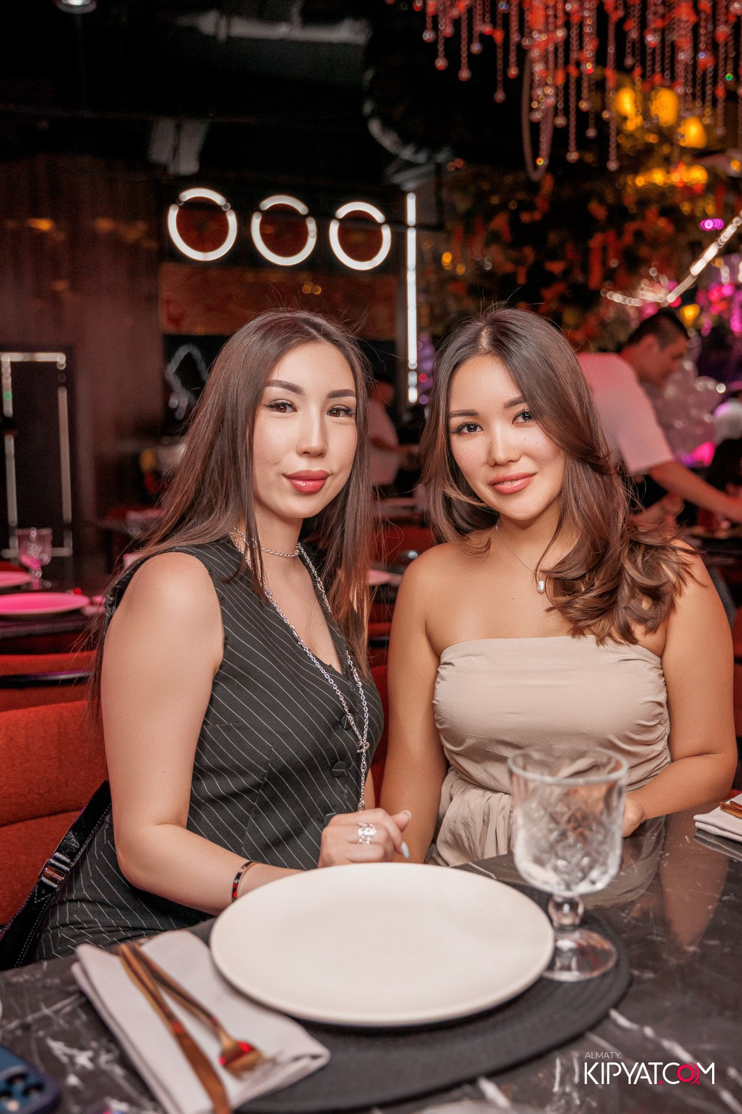 FRIENDS BAR & TERRACE. КИПЯТКОМ АЛМАТЫ!