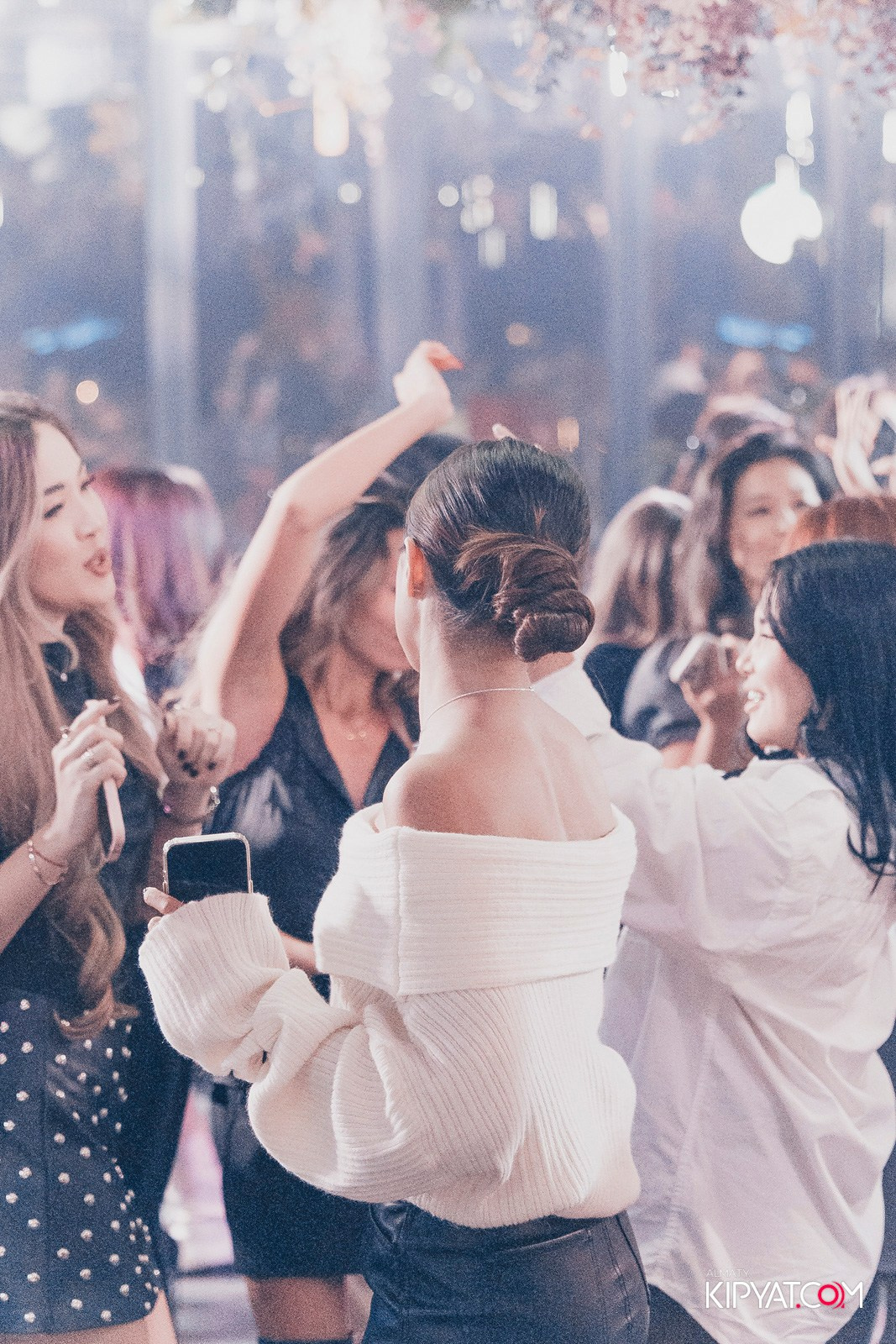 FRIENDS BAR & TERRACE. КИПЯТКОМ АЛМАТЫ!