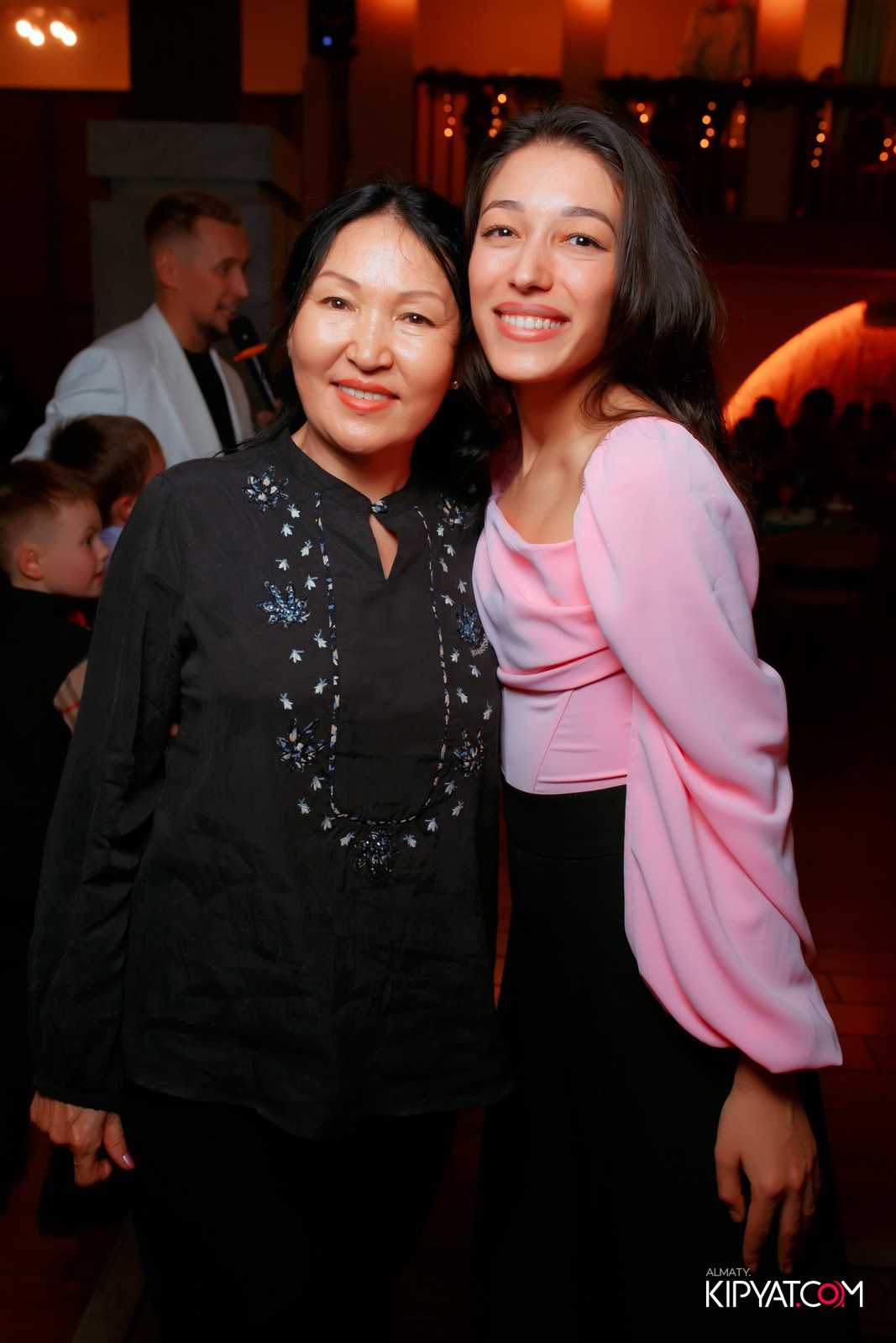 ГРУЗИНСКИЙ ДВОР НА КАБАНБАЙ БАТЫРА. КИПЯТКОМ АЛМАТЫ!