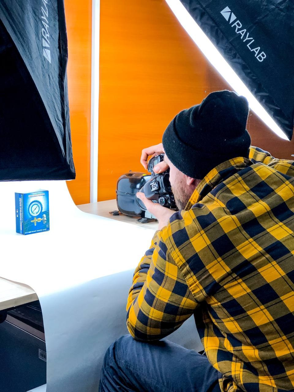 Backstage. Предметный фотограф в Симферополе Антон Катунин