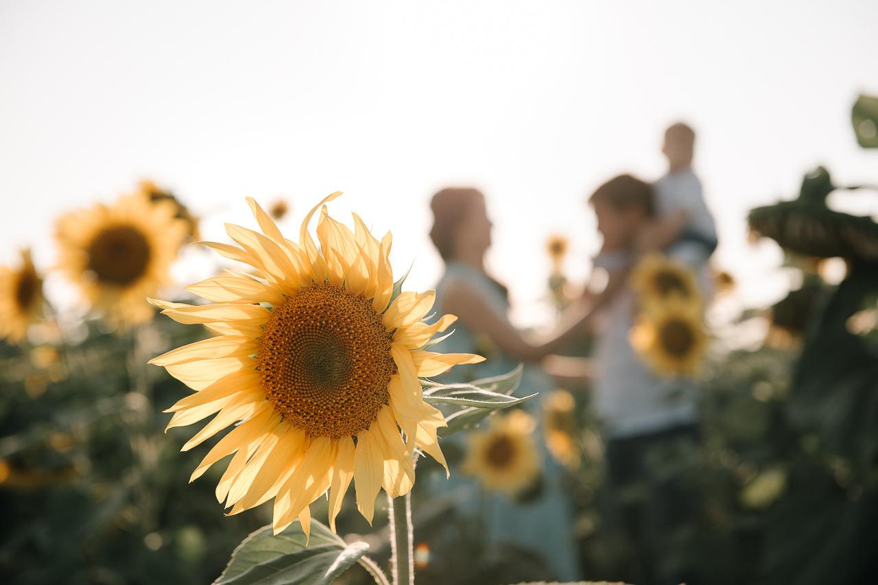 Ира, Равиль и Лёва в ожидании чуда. Фотограф Валерия Голубева (Миронова)