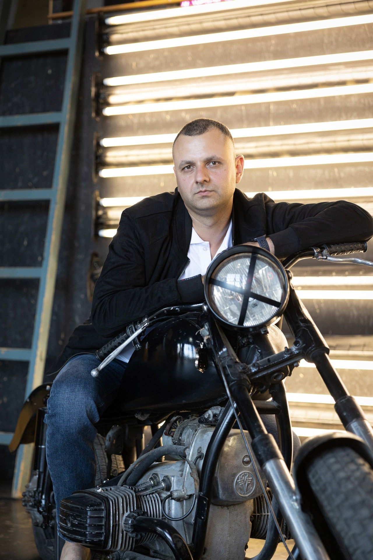 Мужская портретная съемка в зале. Фотограф Лабутина Александра. Портретный и репортажный фотограф из Нижнего Новгорода Александра Лабутина