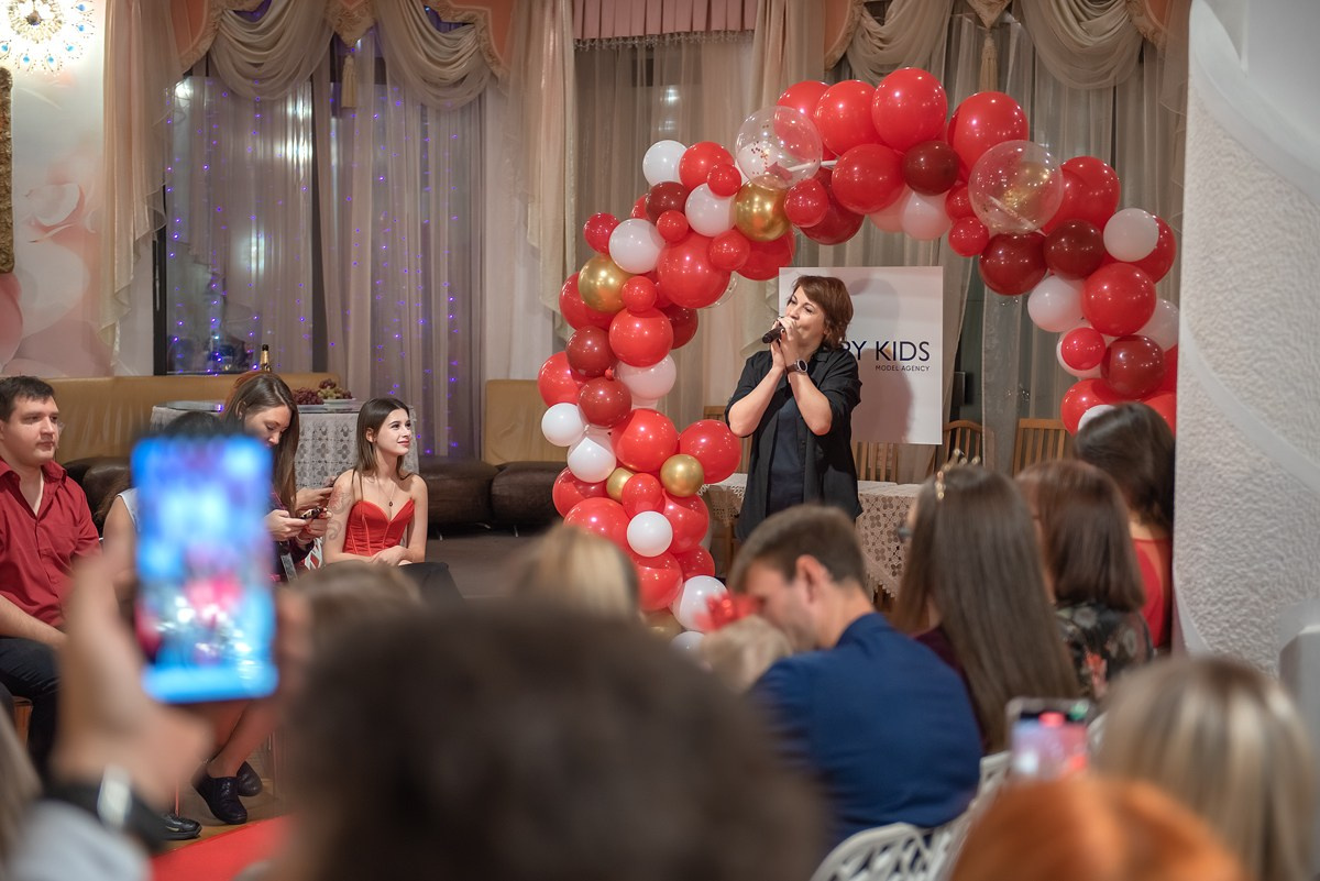 Выпускной в детской школе моделей HAPPYkids 2024. Семейный и коммерческий фотограф в Сочи Александр Бодунов