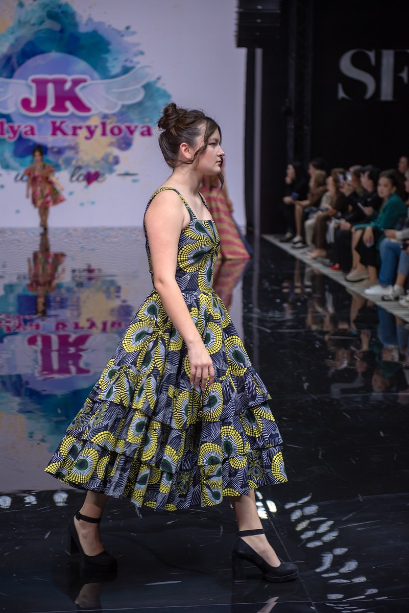 SochiFashionWeek2024 дизайнер Юлия Крылова. Семейный и коммерческий фотограф в Сочи Александр Бодунов