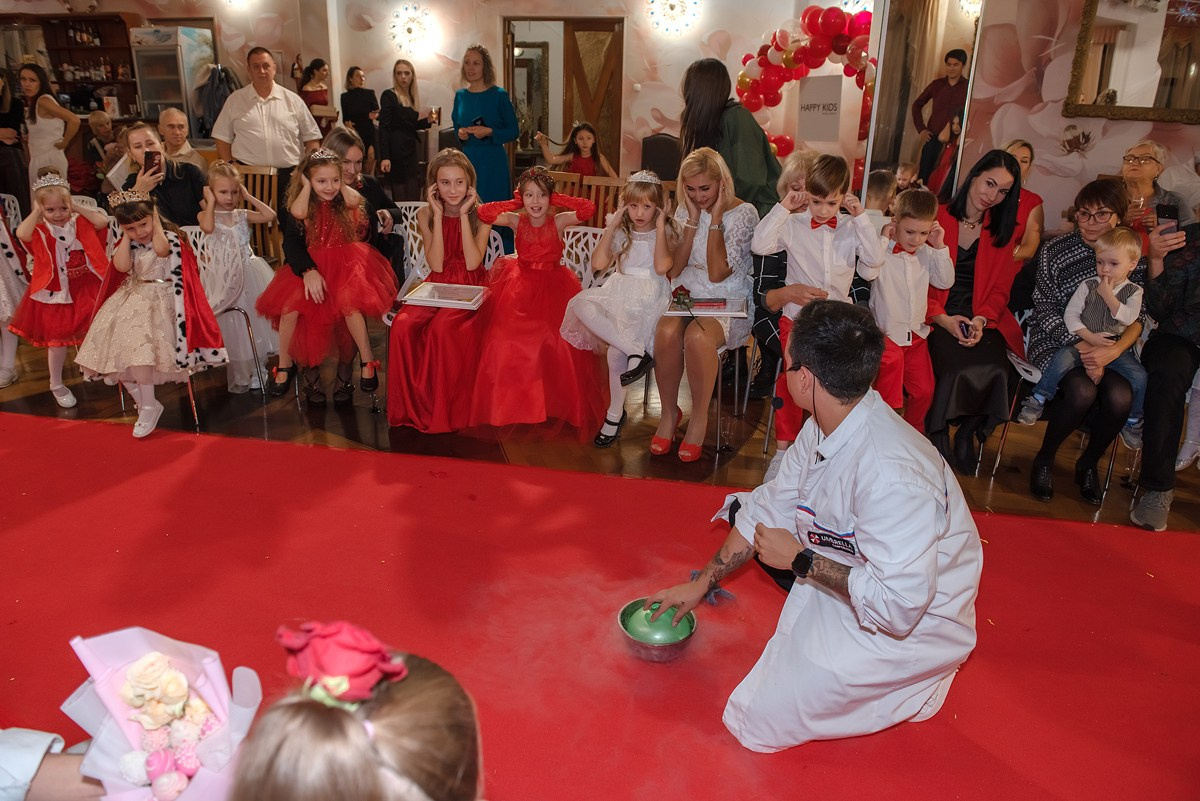 Выпускной в детской школе моделей HAPPYkids 2024. Семейный и коммерческий фотограф в Сочи Александр Бодунов