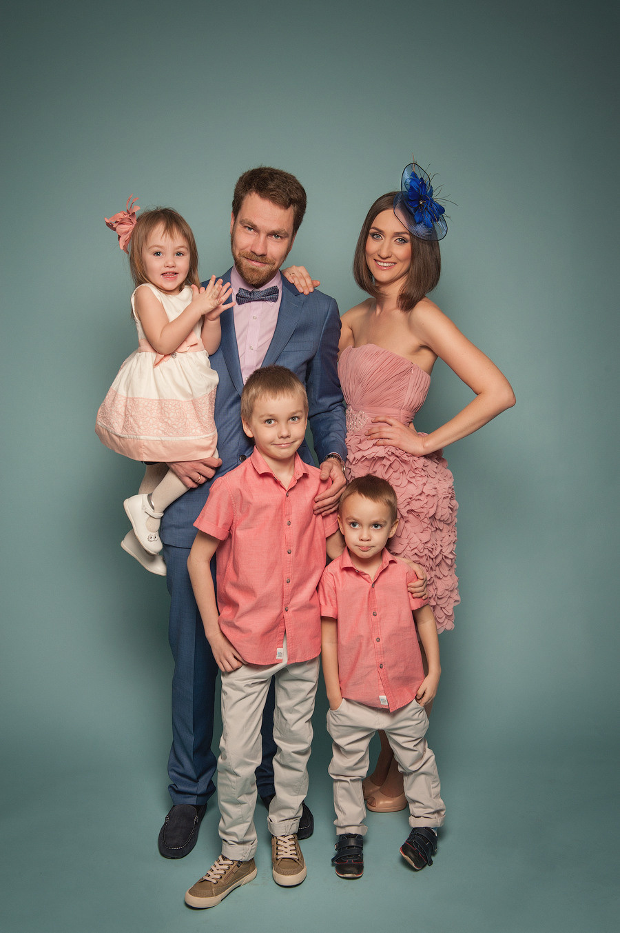 семейная фотосессия в студии в иркутске