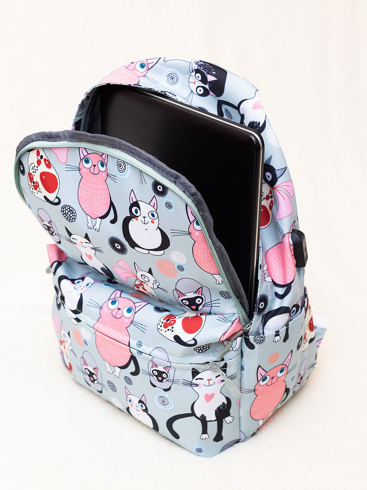 Детские рюкзаки (Wildberries). Фотограф, видеограф