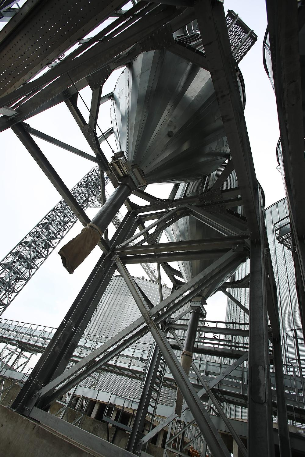 ROMAX изготовление конструкций и оборудования для зернохранилищ. Фотограф, видеограф