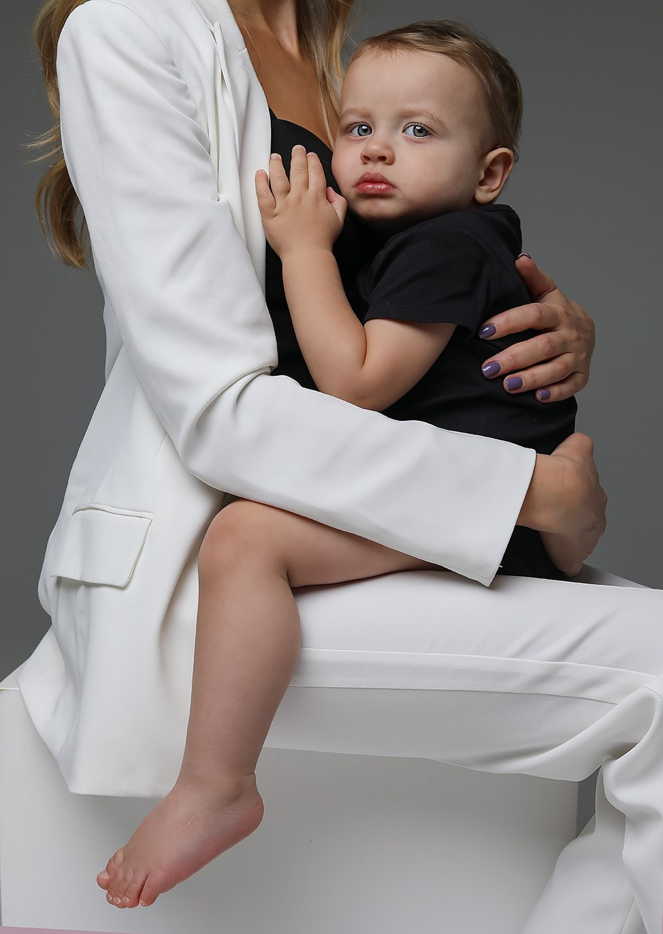 Мама и Малыш на Циклорамме. Семейный и Детский фотограф в Москва Скворцова Татьяна