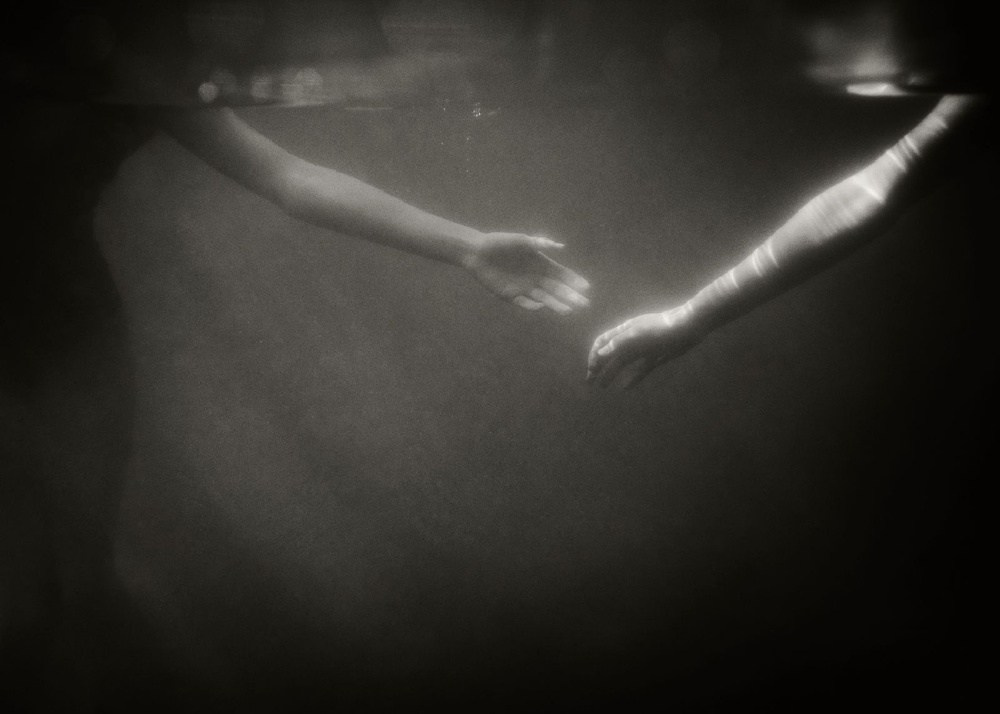 дети под водой, съемка Деб Шведхельм в бассейне с естественным светом