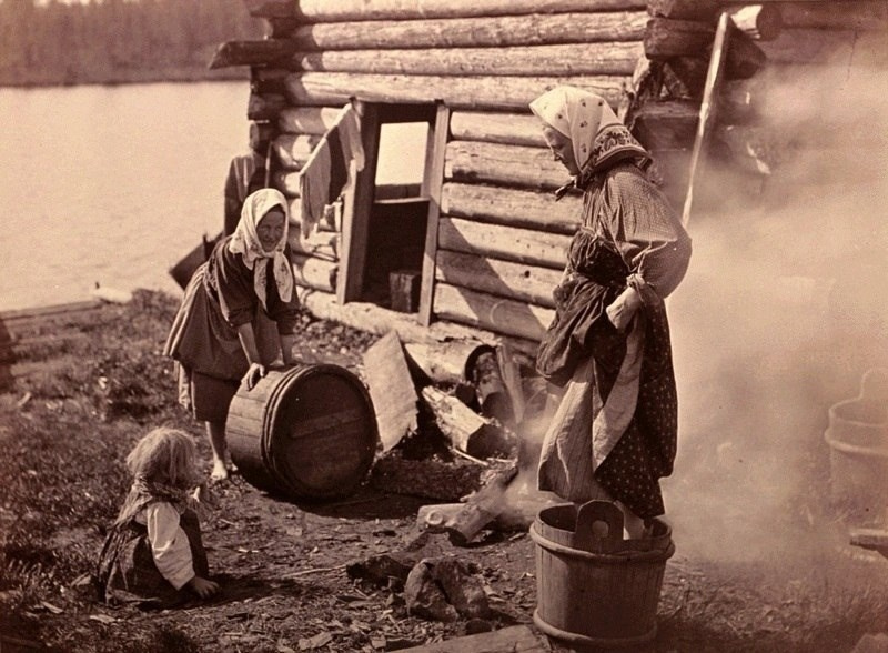 фотография Конрада Инхи с традиционной деревней в Карелии