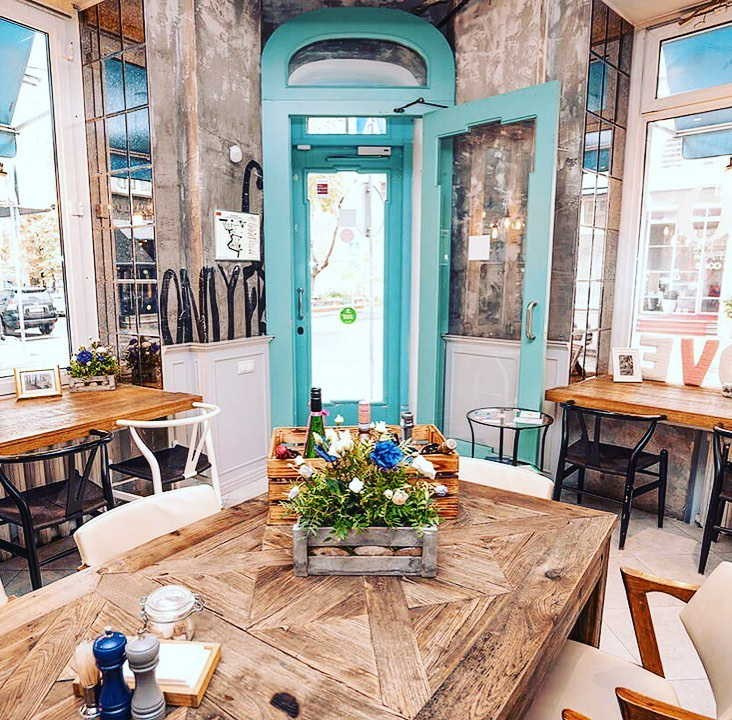 Ресторан как фон для фотосессии — изысканный интерьер Москвы