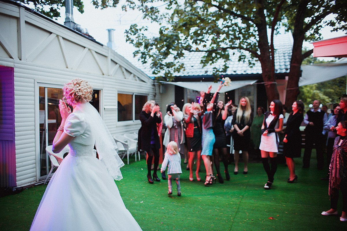 Свадебная прогулка Алекса и Даши. Фотограф крещение венчание в Петербурге! Помогает подобрать храм и посоветовал душевного батюшку в СПб