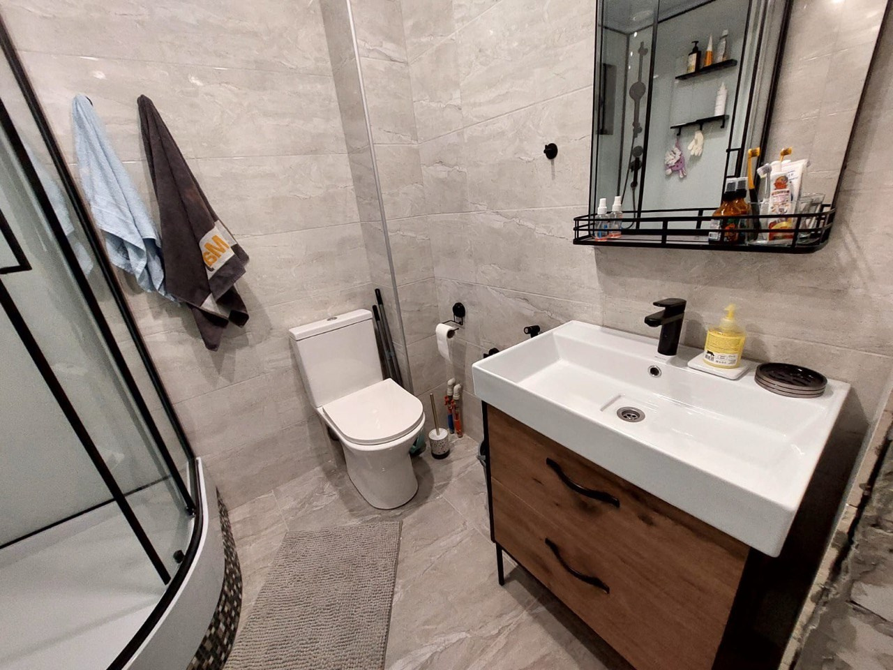 Ванная комната с раздельным гостевым санузлом (ул. А. Камалеева д. 16). Ремонт санузла, туалета, ванной под ключ в Казани. Укладка плитки