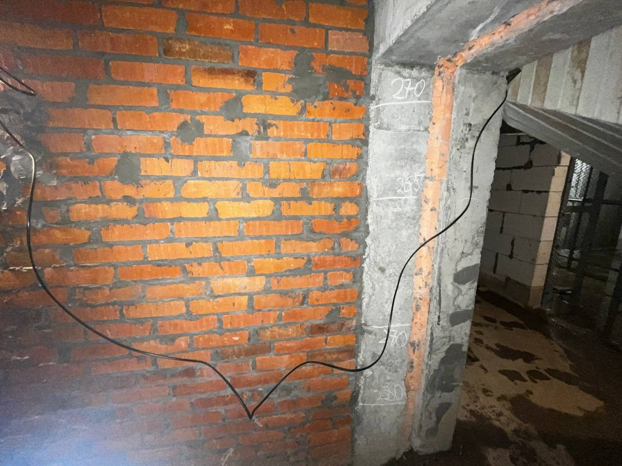 Определение толщины возведенных монолитных железобетонных пилонов в зонах деформационных швов жилого многоквартирного дома. Ультразвуковое и георадарное обследование бетонных и железобетонных конструкций в Москве и МО