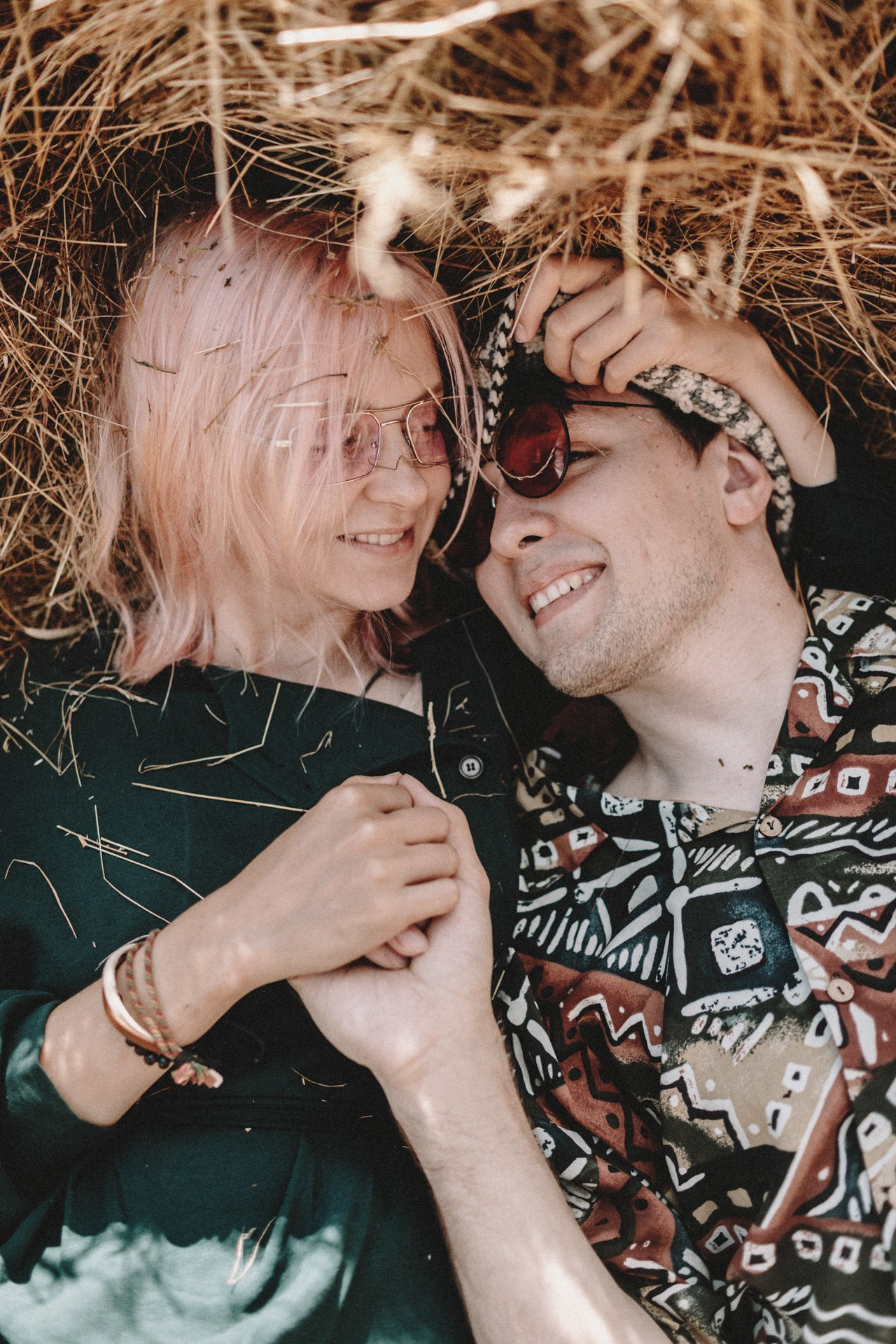 О прекрасные объятия на улицах Казани. Про любовь