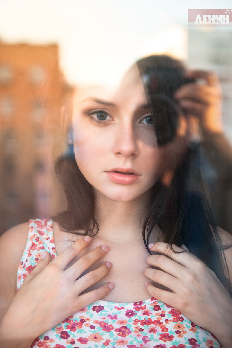 ЗА СТЕКЛОМ.... Сергей Ленин