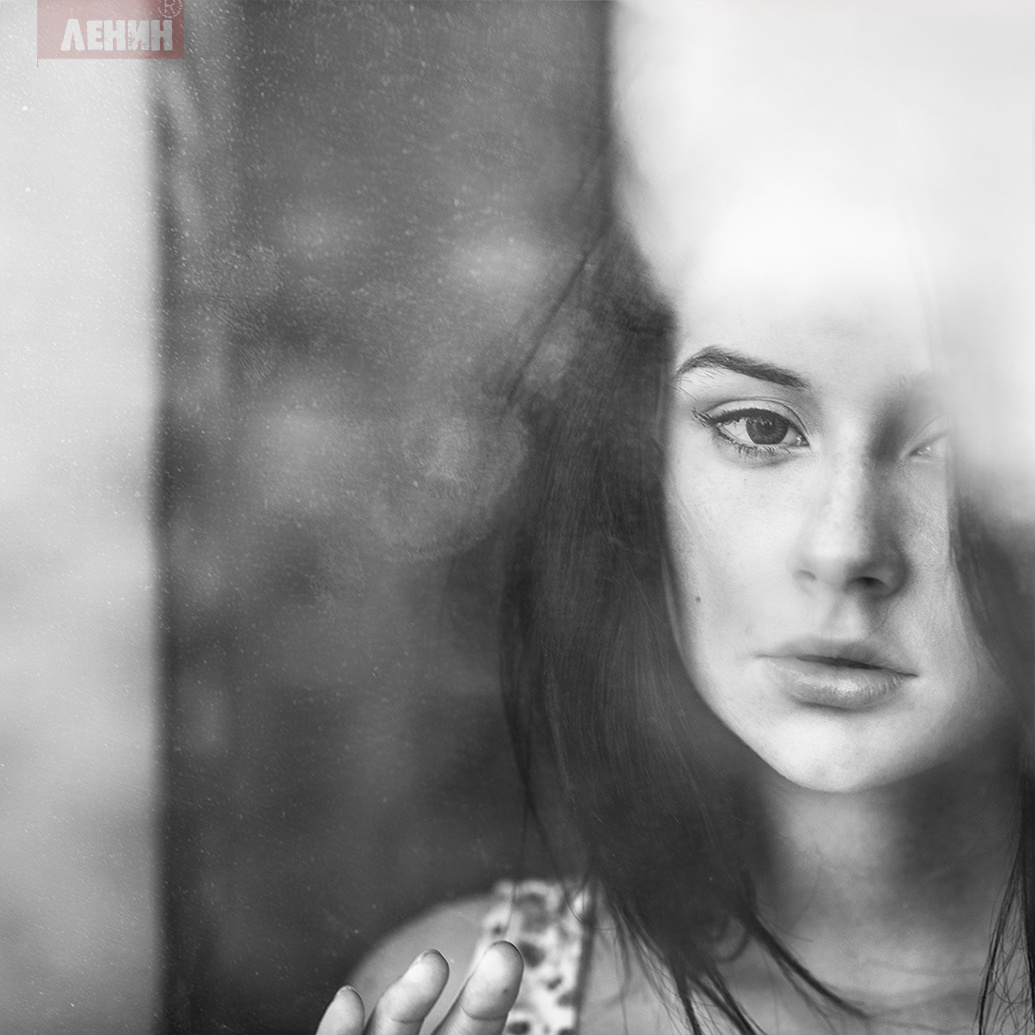 ЗА СТЕКЛОМ.... Сергей Ленин