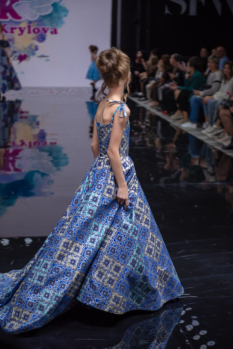 SochiFashionWeek2024 дизайнер Юлия Крылова. Семейный и коммерческий фотограф в Сочи Александр Бодунов