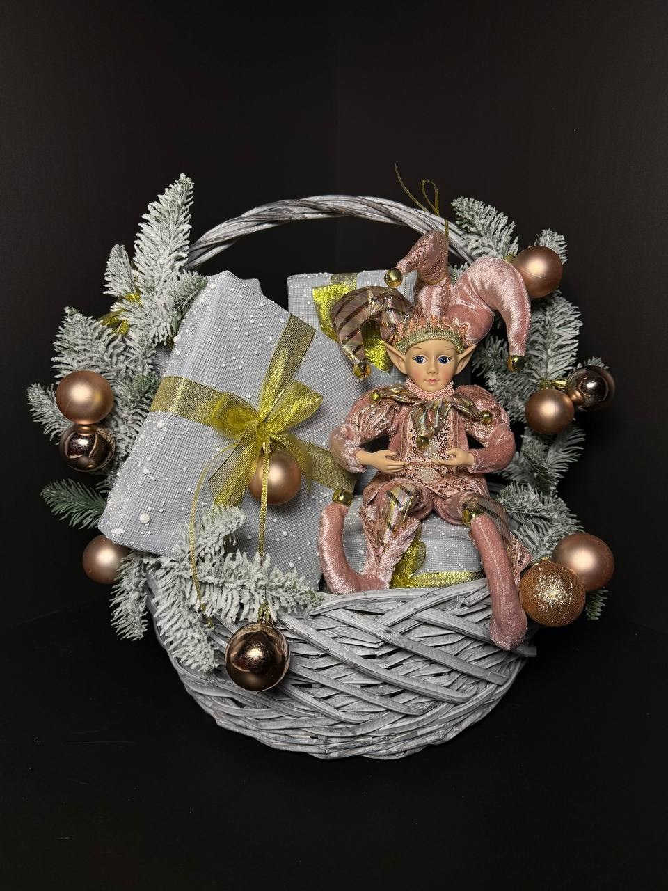 Новогодняя корзина. Студия подарочных наборов «Владия»